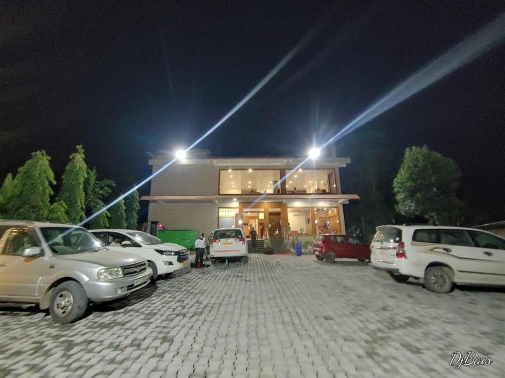 Tierra Hotel Cum Restaurant Kāziranga Exterior foto